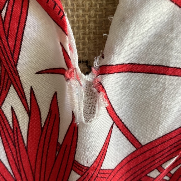 Gently Worn Bishop + Young Cold-Shoulder Romper-Large - Picture 7 of 11